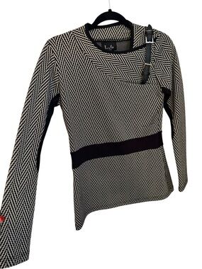 Ruelle Black and White Zigzag Knit Top
